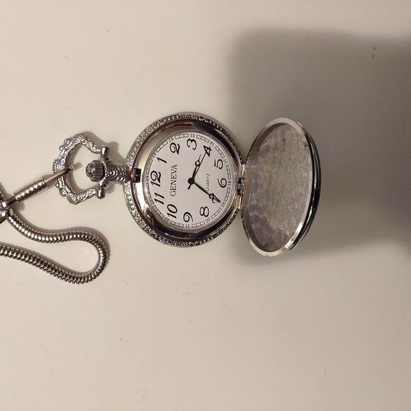 Vintage Geneva Silver-Tone Quartz Pocket Watch With Chain & Gift Box-NEW - Picture 5 of 9
